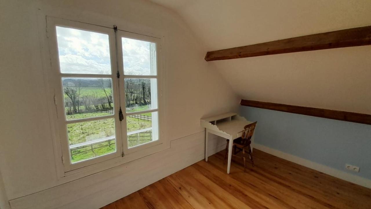 Gite Cottage Chaleureux En Pleine Campagne Vue Sur Les Monts Et Forets Et Le Chateau De Carrouges Kültér fotó