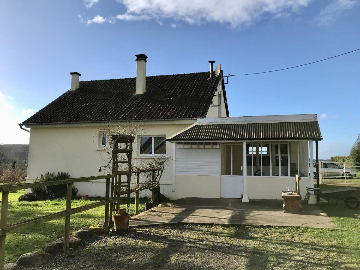 Gite Cottage Chaleureux En Pleine Campagne Vue Sur Les Monts Et Forets Et Le Chateau De Carrouges Kültér fotó